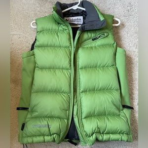 Columbia green puffer sleeveless jacket.